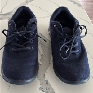 Women’ size 8, Merino Navy Blue wool Shoes